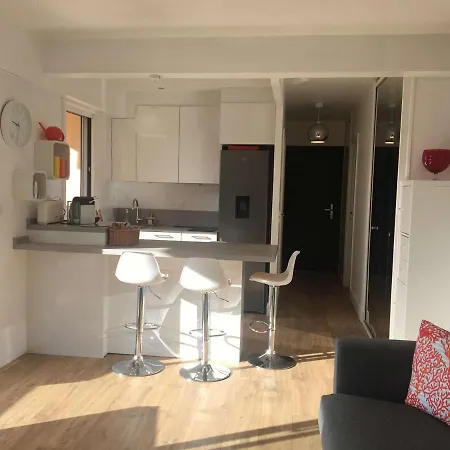 2 Pieces Climatise Avec Acces Direct Plage, Parking Et Terrasse - - Fr-1-308-175 *