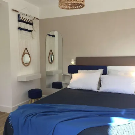 Apartamento 2 Pièces Climatisé Avec Accès Direct Plage, Parking Et Terrasse - - Fr-1-308-175 Le Lavandou