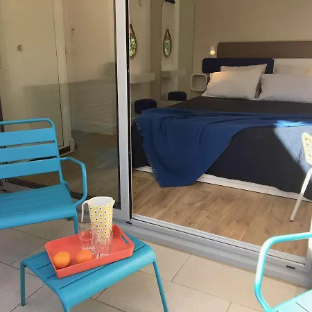 Appartement 2 Pieces Climatise Avec Acces Direct Plage, Parking Et Terrasse - - Fr-1-308-175 Le Lavandou