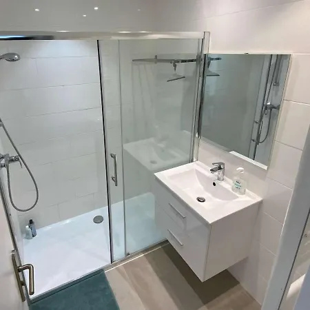 Appartement 2 Pieces Climatise Avec Acces Direct Plage, Parking Et Terrasse - - Fr-1-308-175 *