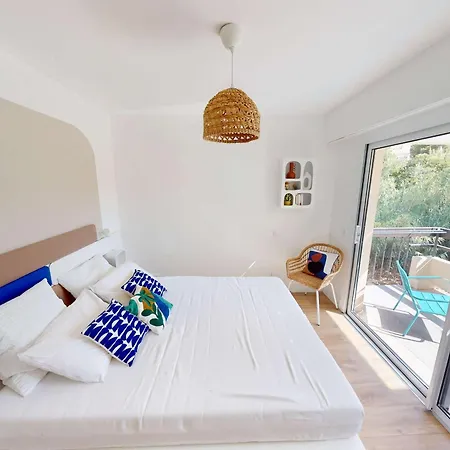 Appartement 2 Pieces Climatise Avec Acces Direct Plage, Parking Et Terrasse - - Fr-1-308-175 Le Lavandou